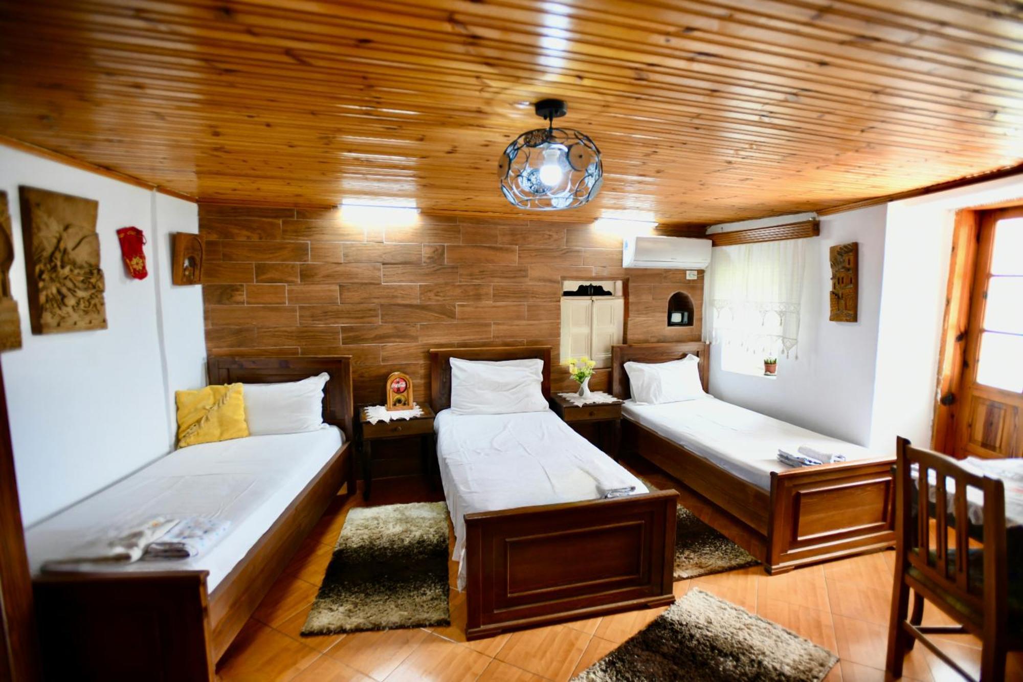 Guesthouse Alvaro Kadiu Berati Quarto foto