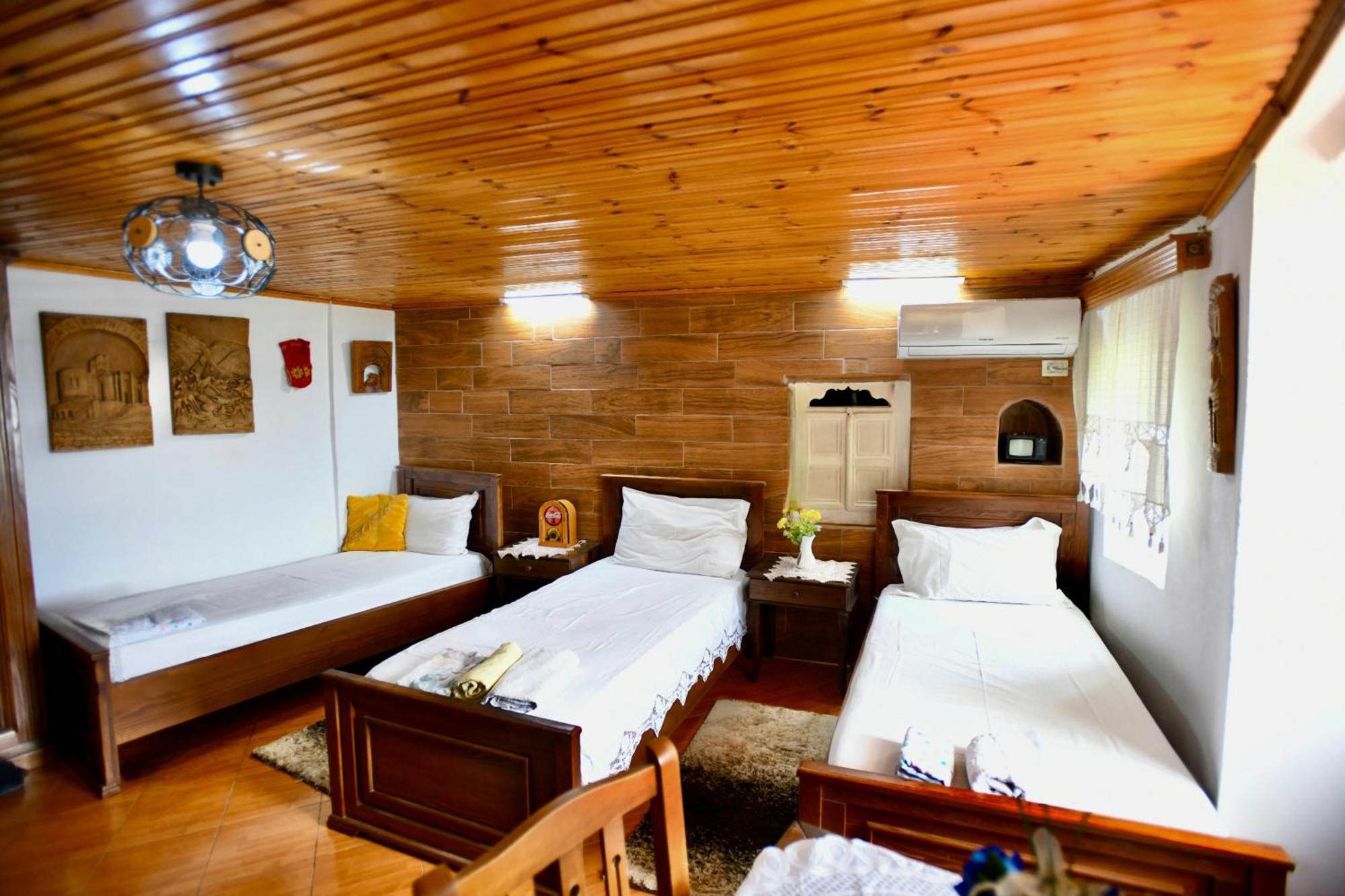 Guesthouse Alvaro Kadiu Berati Quarto foto